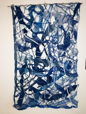 Wandbehang "Harmonie in Blau".
Crazy Patchwork.
Handgenäht - mit verschiedenen Stoffen, Wolle und Bändern. 
90,00 €